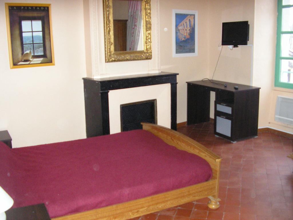 Auberge Le Bistrot De Lussan Lussan  Zimmer foto