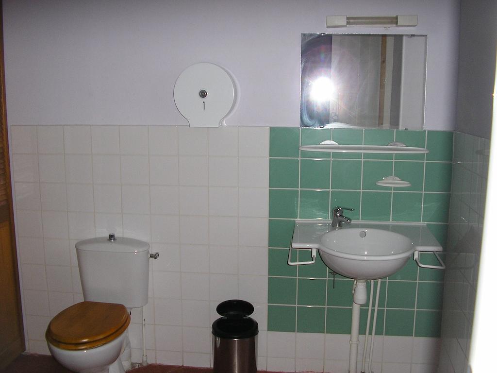 Auberge Le Bistrot De Lussan Lussan  Zimmer foto